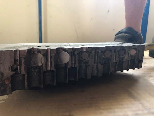 图为 已使用的 VARIOUS Lot of (2) injection molding machines 待售