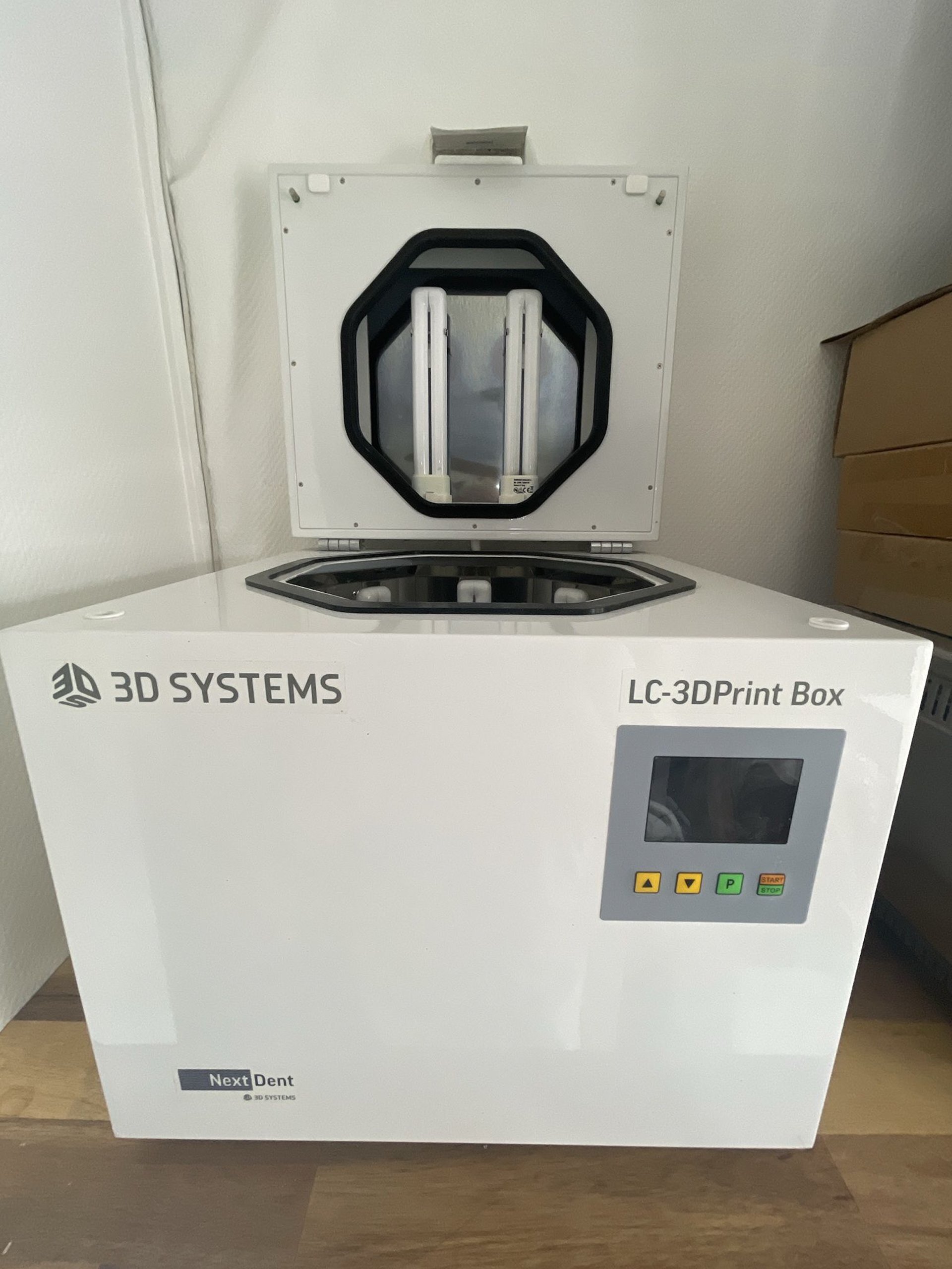 图为 已使用的 3D SYSTEMS LC-3DPrint Box 待售