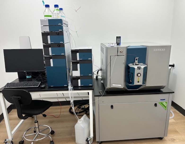 사진 사용됨 AB SCIEX / APPLIED BIOSYSTEMS / ABI / MDS SCIEX 7500 판매용