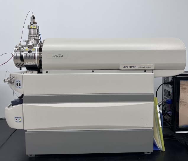 Photo Used AB SCIEX / APPLIED BIOSYSTEMS / ABI / MDS SCIEX API 3200 For Sale