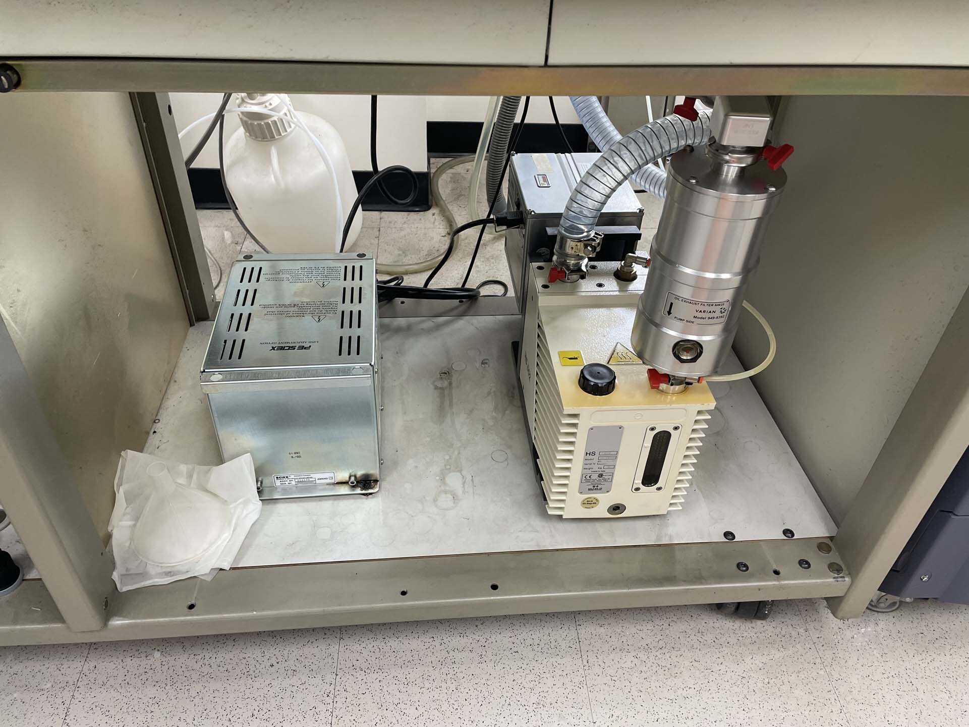 フォト（写真） 使用される AB SCIEX / APPLIED BIOSYSTEMS / ABI / MDS SCIEX Qtrap 3200 販売のために