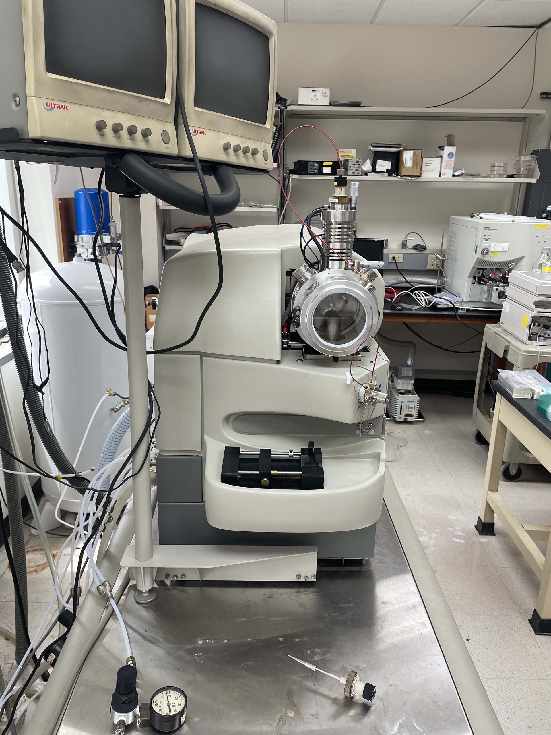 フォト（写真） 使用される AB SCIEX / APPLIED BIOSYSTEMS / ABI / MDS SCIEX Qtrap 3200 販売のために