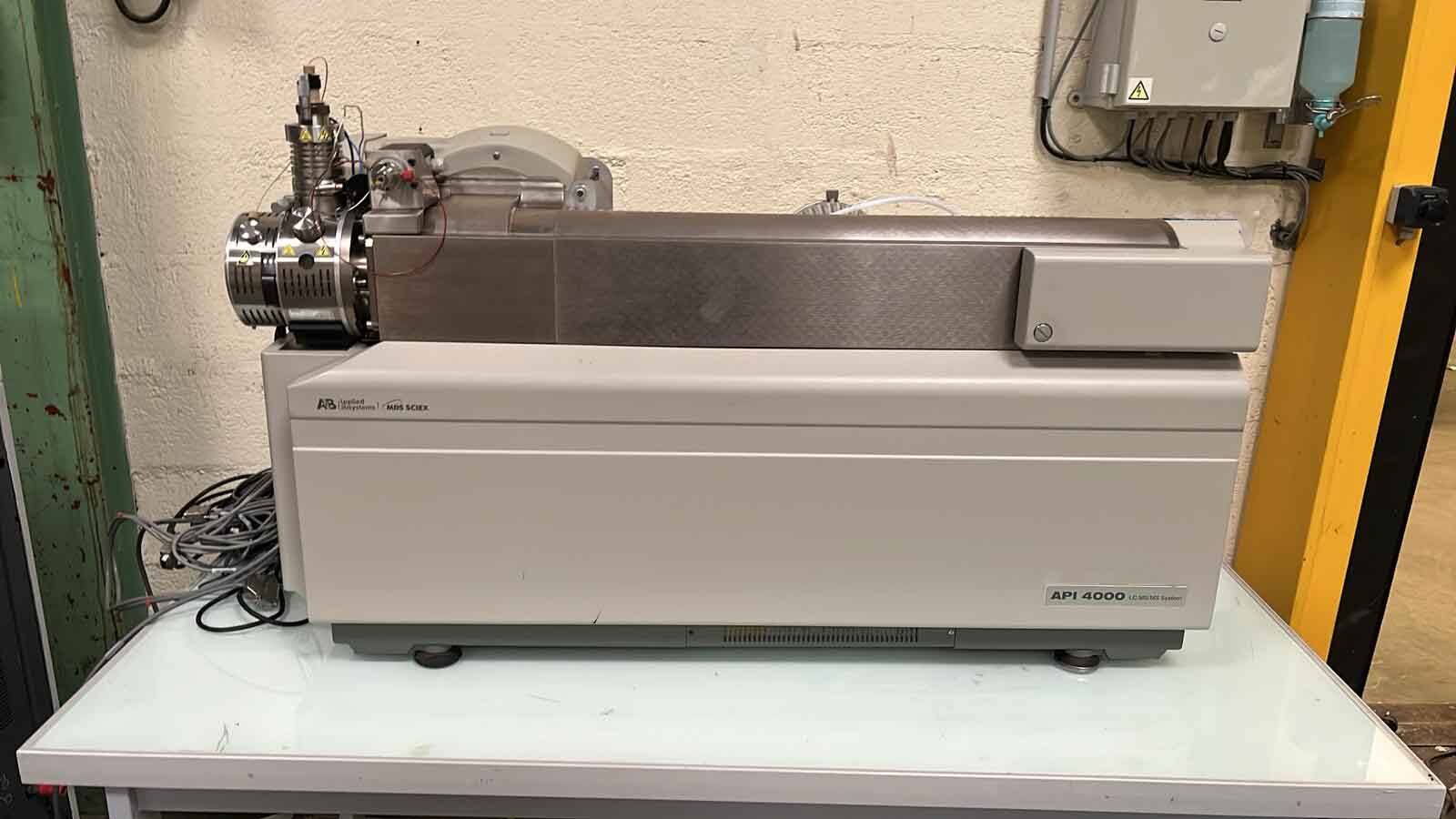 Photo Used AB SCIEX / APPLIED BIOSYSTEMS / ABI / MDS SCIEX Triple Quad 4000 QTrap For Sale