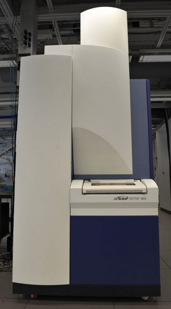 Photo Used APPLIED BIOSYSTEMS / ABI / MDS SCIEX TOF/TOF 5800 For Sale
