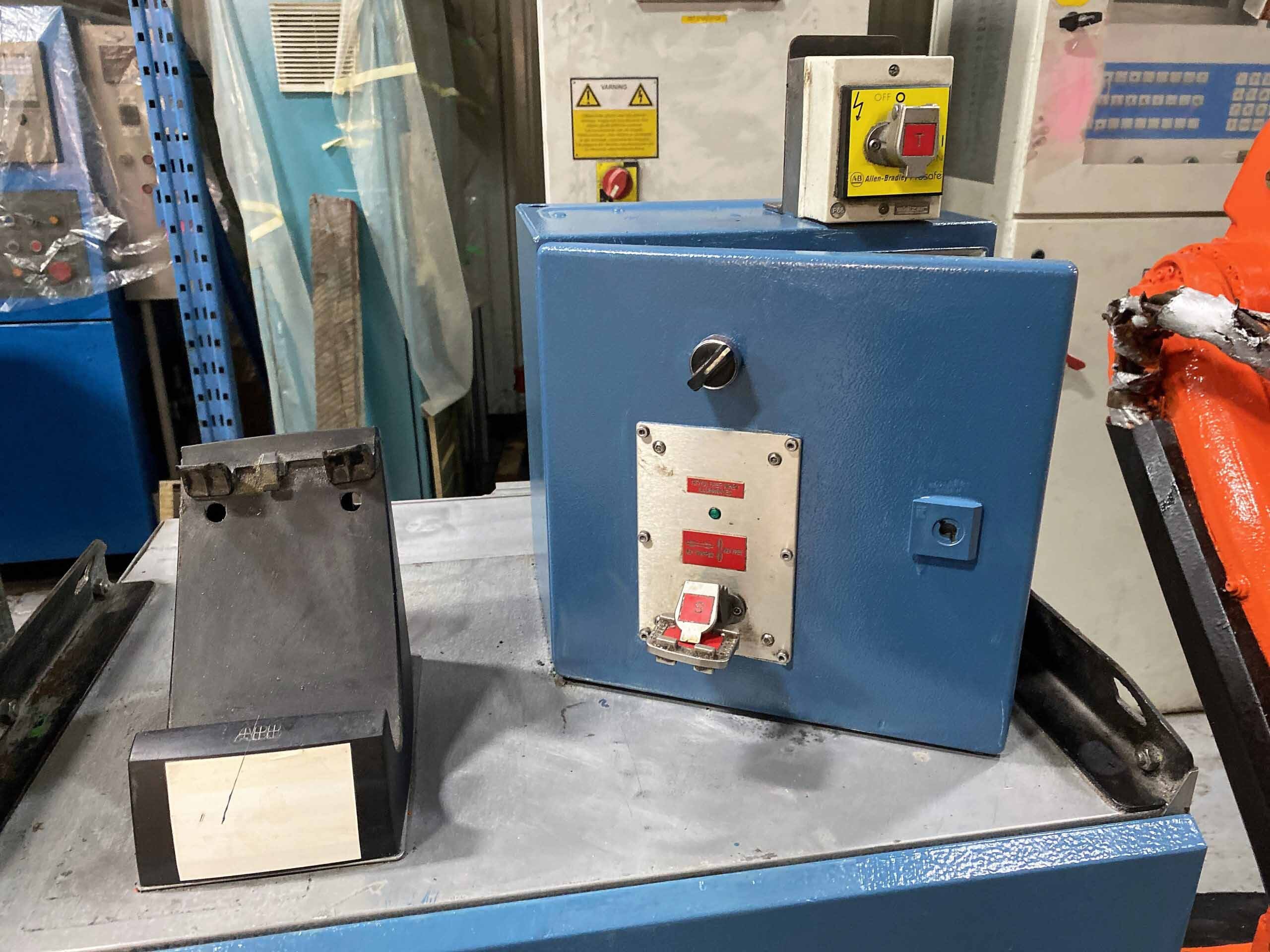 图为 已使用的 ABB 2400 待售