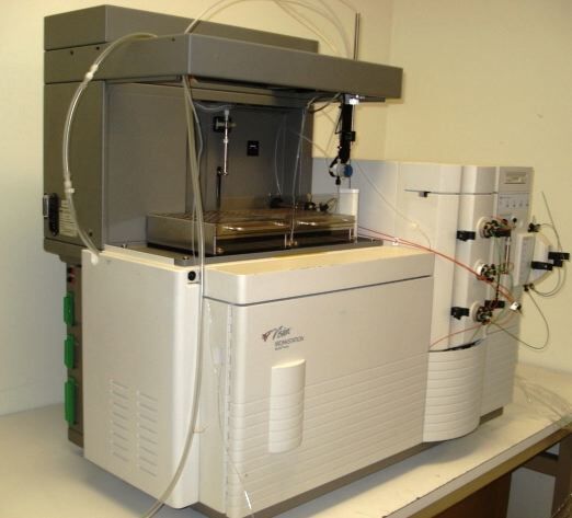 Photo Used APPLIED BIOSYSTEMS / ABI / MDS SCIEX / KRATOS ANALYTICAL Vision For Sale