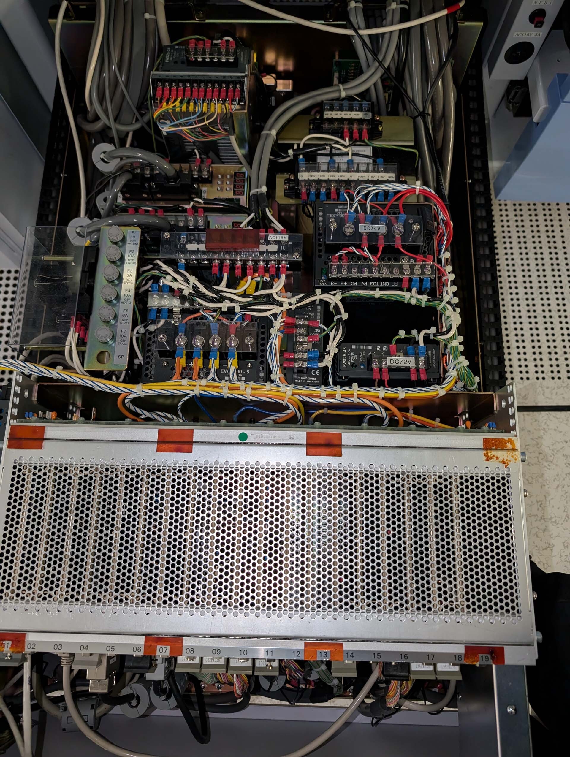 Photo Used TSK / ACCRETECH UF 200 For Sale