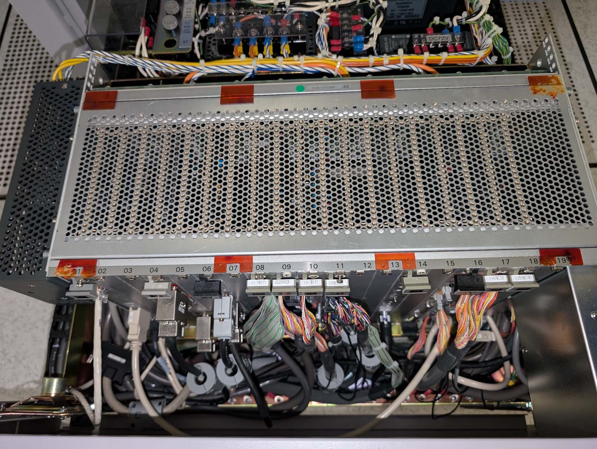 Photo Used TSK / ACCRETECH UF 200 For Sale