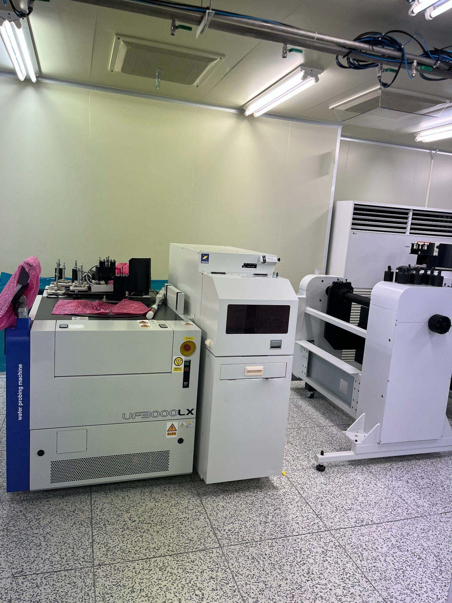 Photo Used ACCRETECH / TSK UF 3000LX For Sale