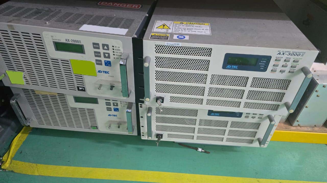 Photo Utilisé ADTEC Lot of RF generators À vendre
