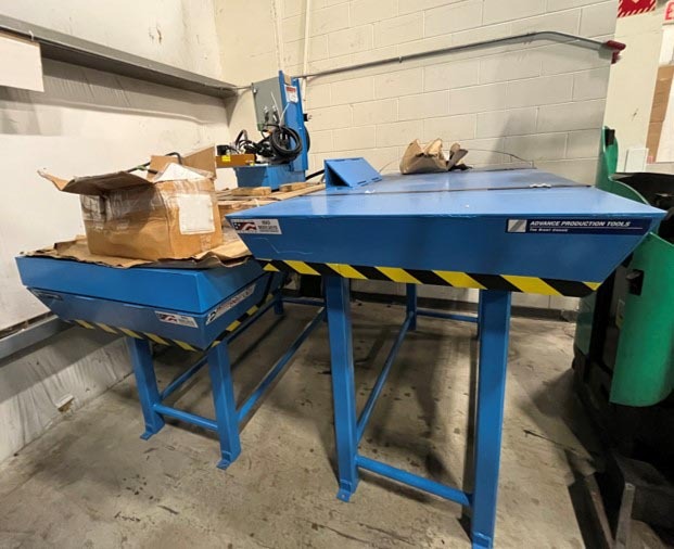Foto Verwendet ADVANCE LIFTS P-2548+M Zum Verkauf