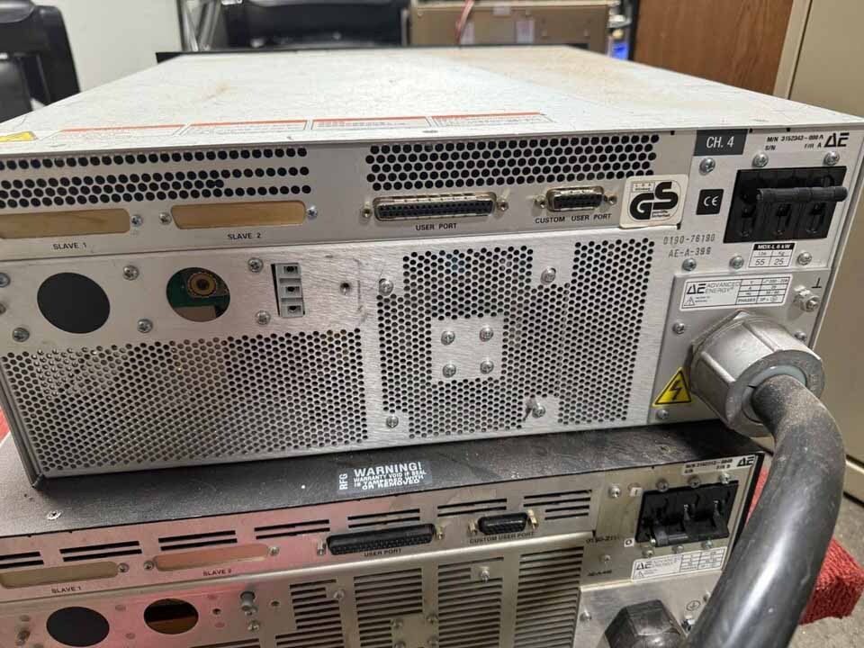 Photo Utilisé VARIOUS Lot of spare parts À vendre