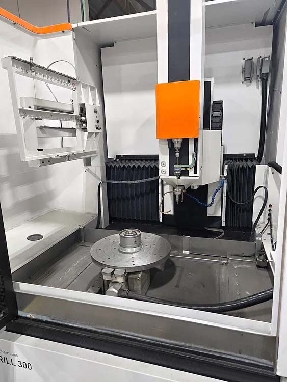 Photo Utilisé AGIE / CHARMILLES DRILL 300 À vendre