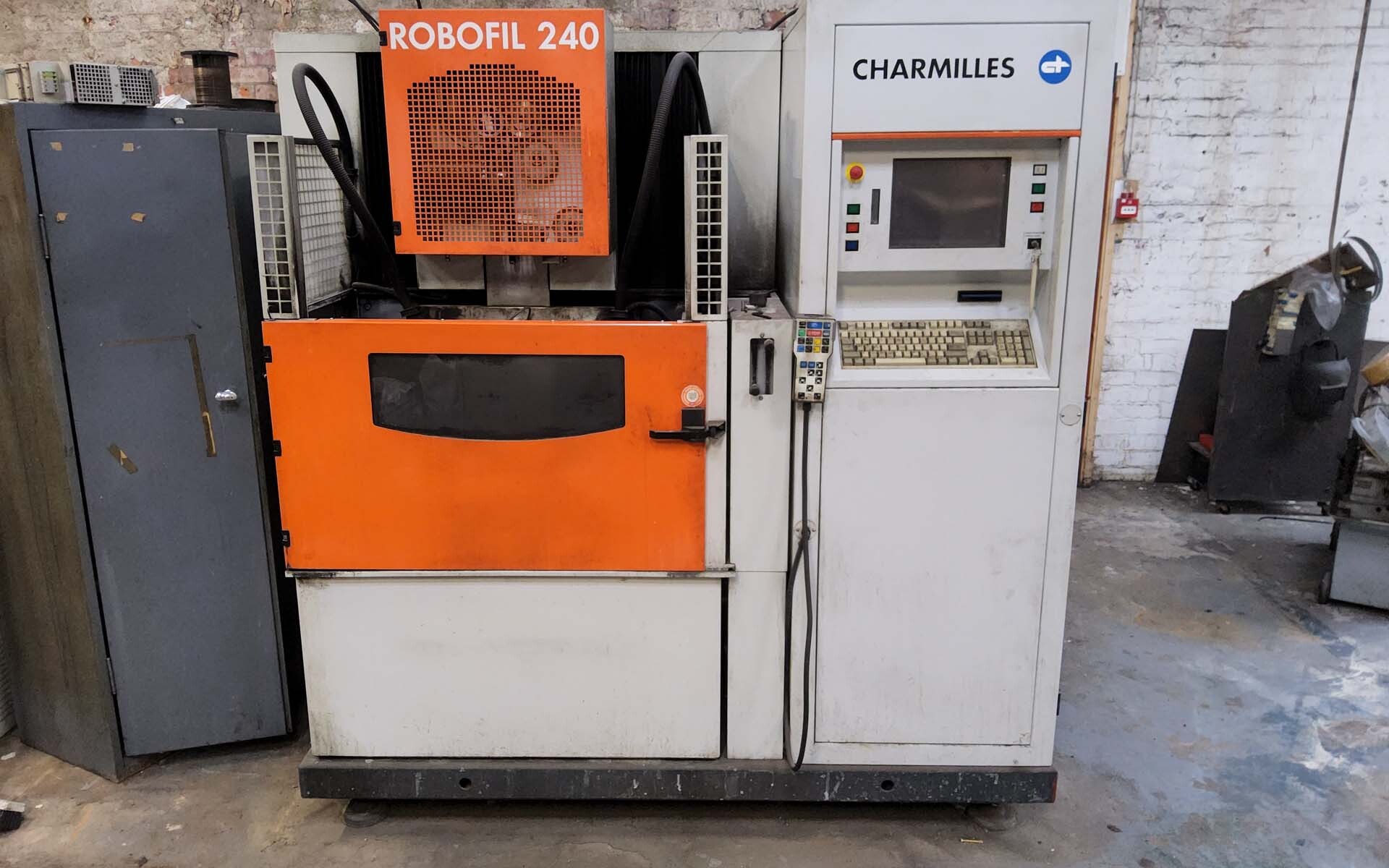 フォト（写真） 使用される AGIE / CHARMILLES Robofil 240 販売のために