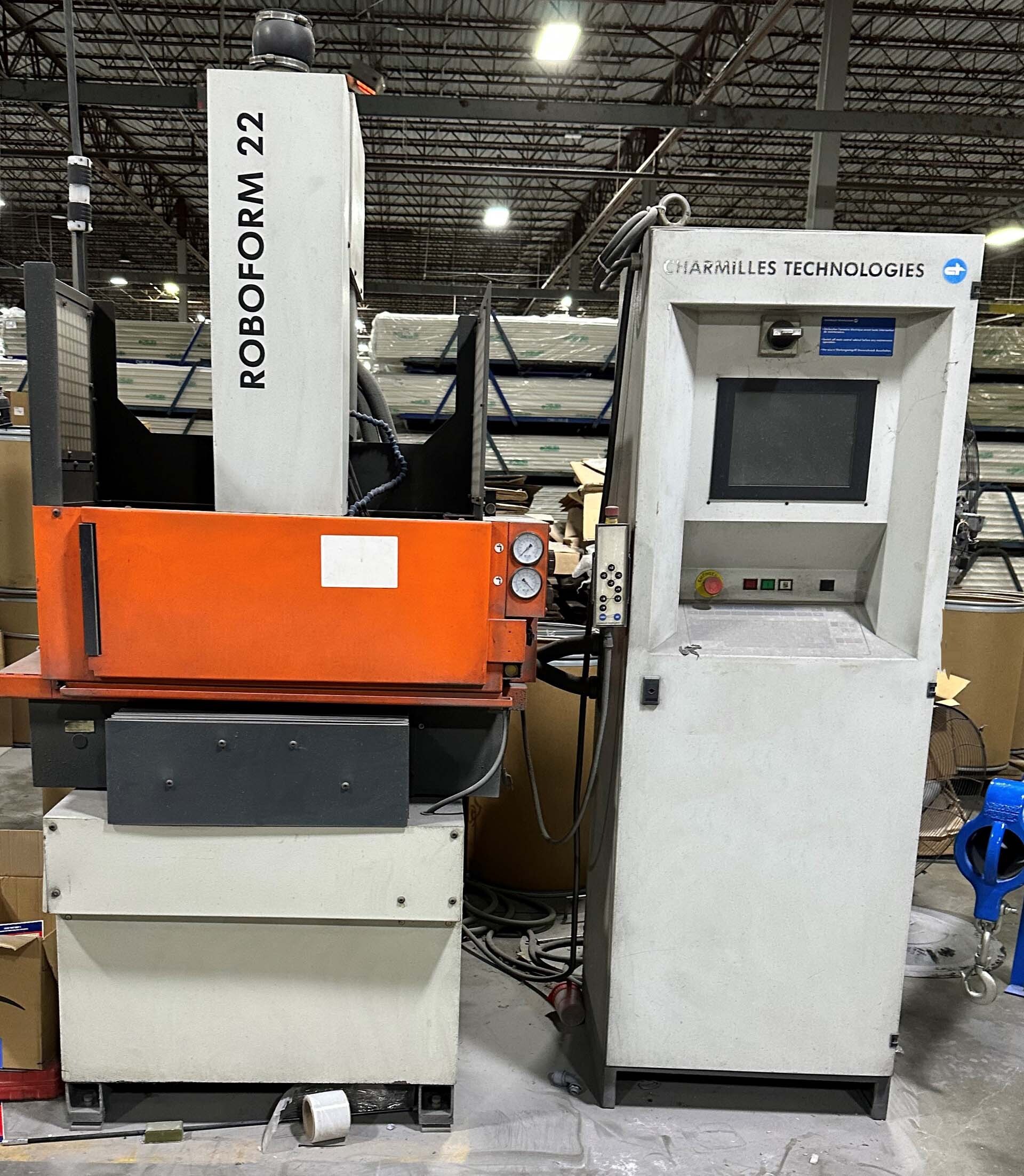 Photo Utilisé AGIE / CHARMILLES Roboform 22 À vendre