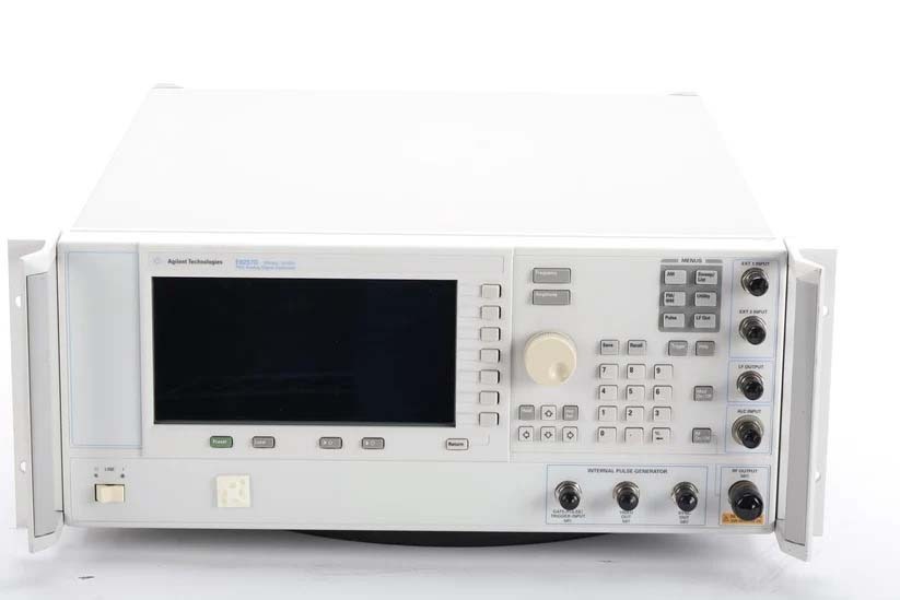 フォト（写真） 使用される AGILENT / HEWLETT-PACKARD / KEYSIGHT E8257D 販売のために