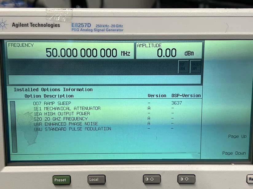 フォト（写真） 使用される AGILENT / HEWLETT-PACKARD / KEYSIGHT E8257D 販売のために
