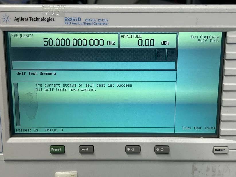 フォト（写真） 使用される AGILENT / HEWLETT-PACKARD / KEYSIGHT E8257D 販売のために