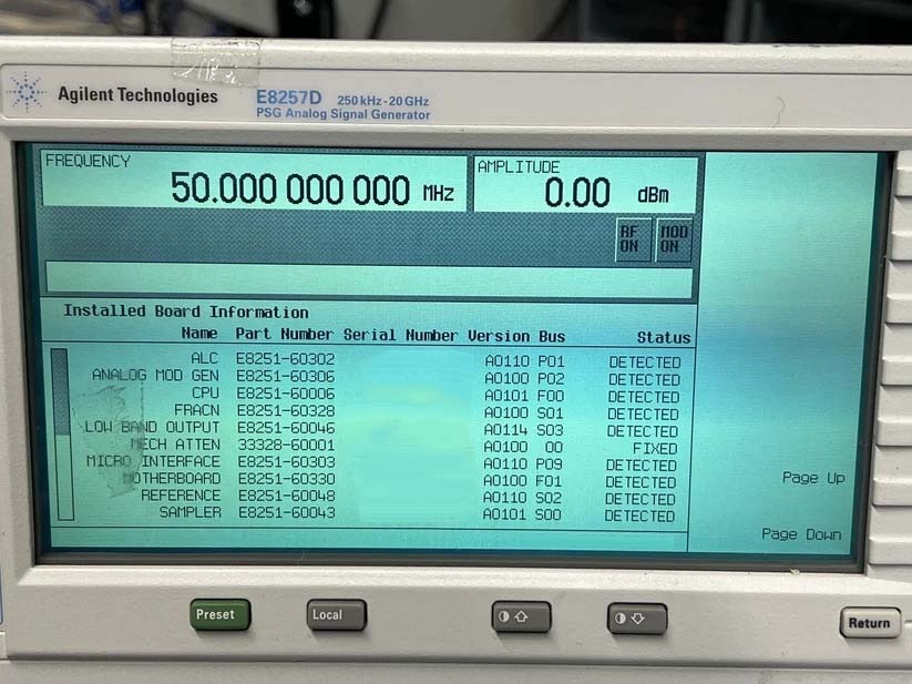 フォト（写真） 使用される AGILENT / HEWLETT-PACKARD / KEYSIGHT E8257D 販売のために