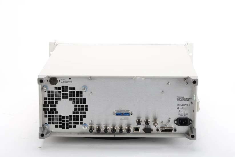 フォト（写真） 使用される AGILENT / HEWLETT-PACKARD / KEYSIGHT E8257D 販売のために