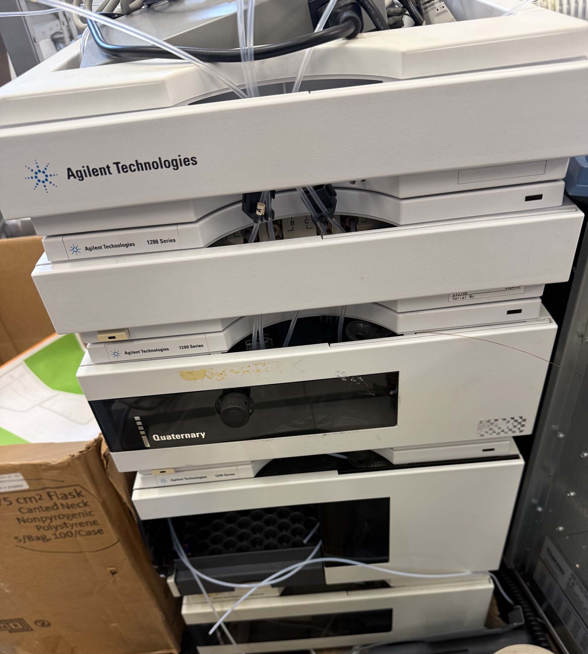 Photo Used AGILENT / HP / HEWLETT-PACKARD / KEYSIGHT 1200 / 1100 Series For Sale