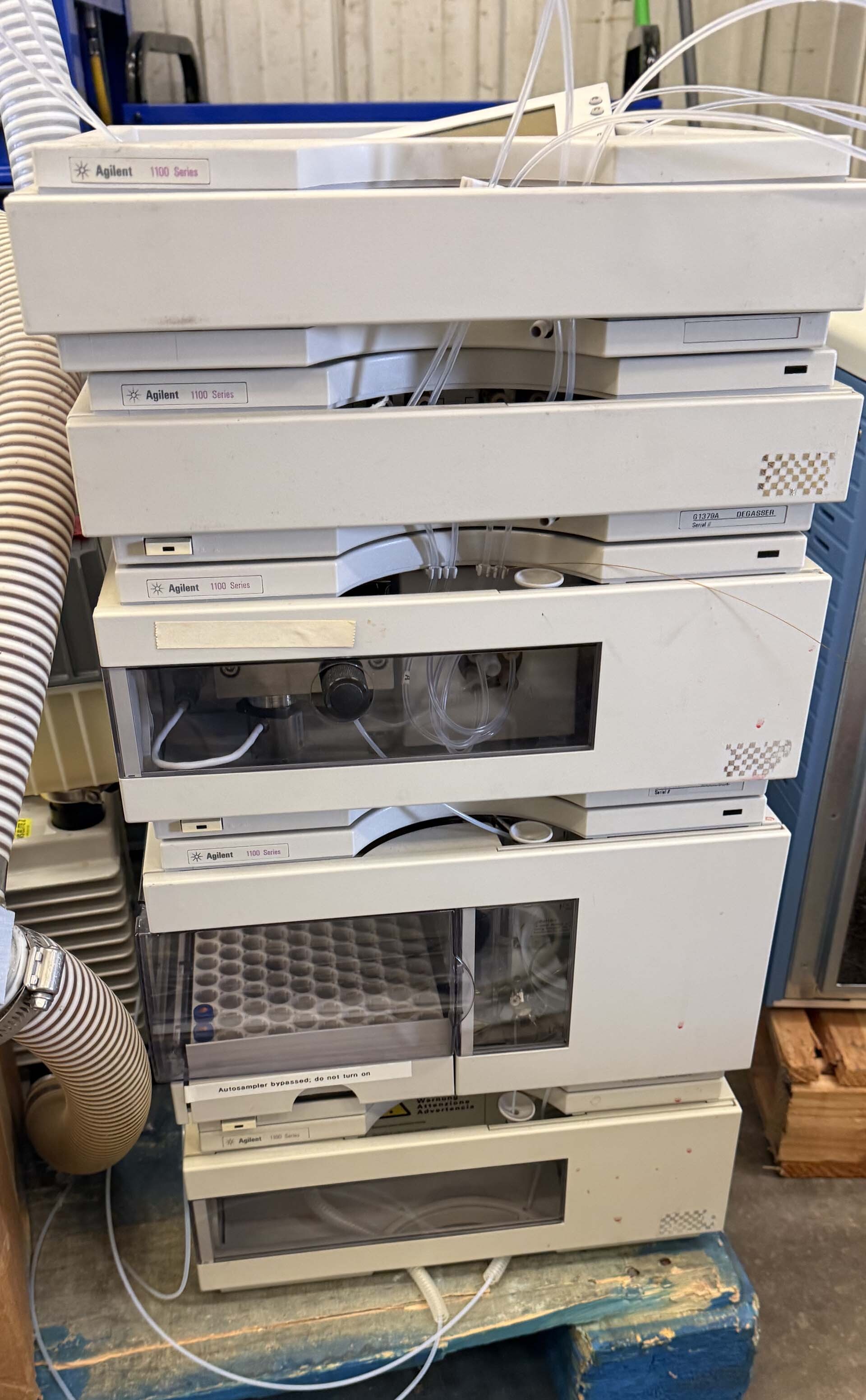 Photo Used AGILENT / HP / HEWLETT-PACKARD / KEYSIGHT 1200 / 1100 Series For Sale