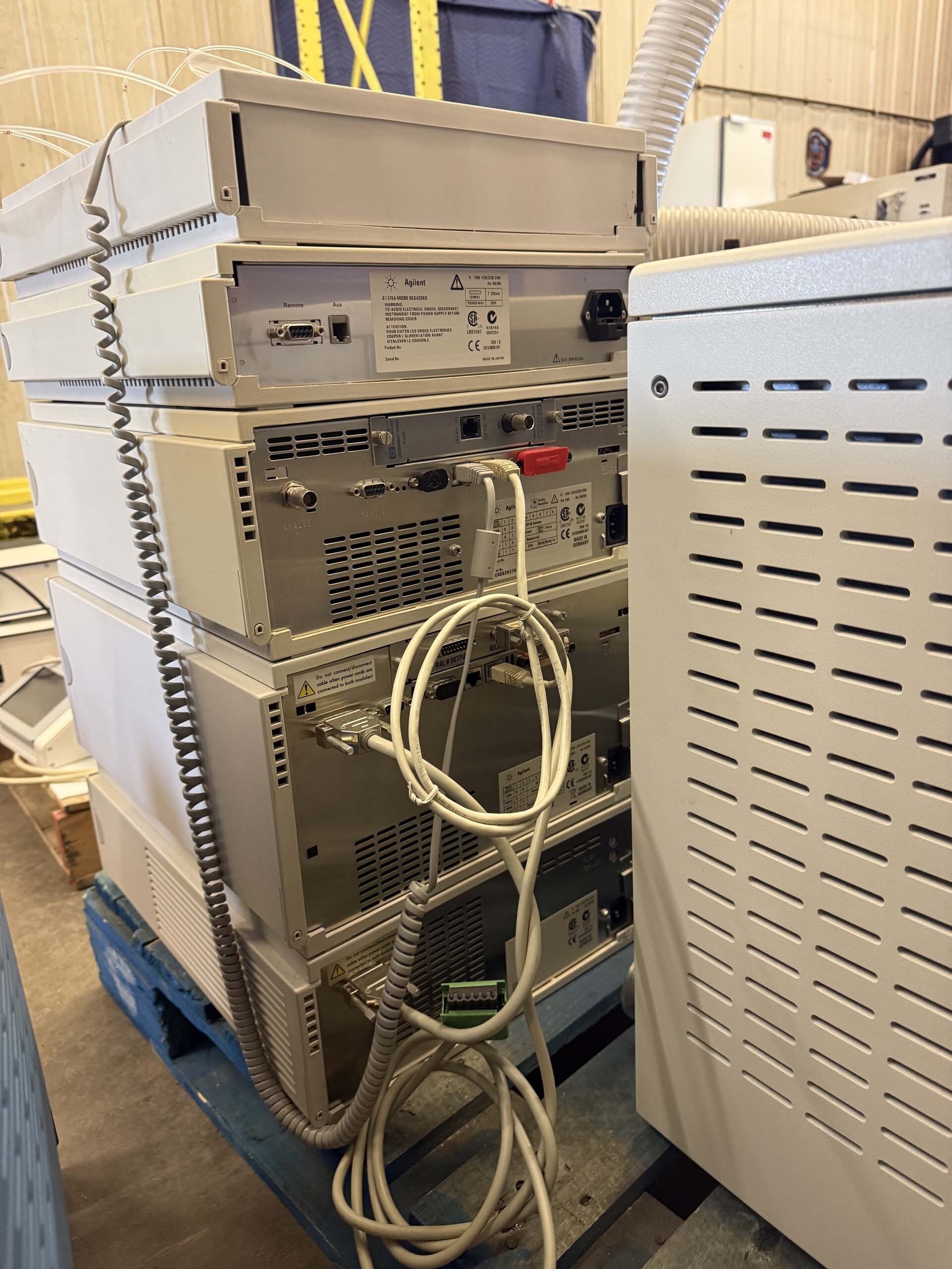 Photo Used AGILENT / HP / HEWLETT-PACKARD / KEYSIGHT 1200 / 1100 Series For Sale