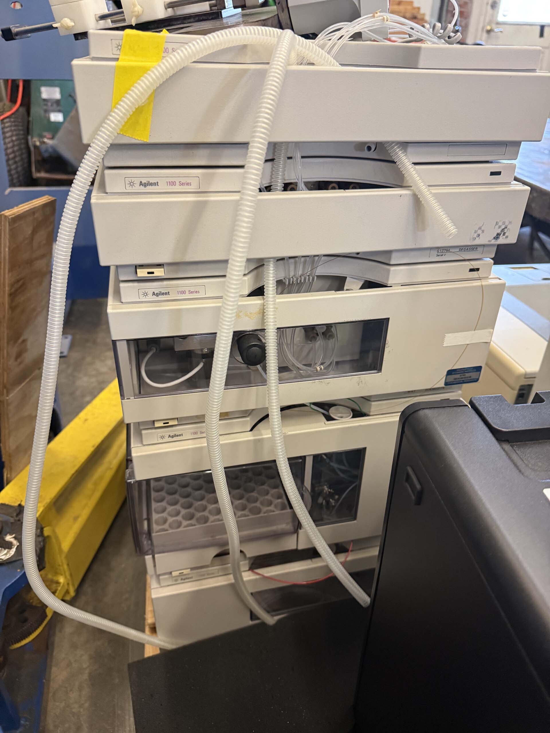 Photo Used AGILENT / HP / HEWLETT-PACKARD / KEYSIGHT 1200 / 1100 Series For Sale