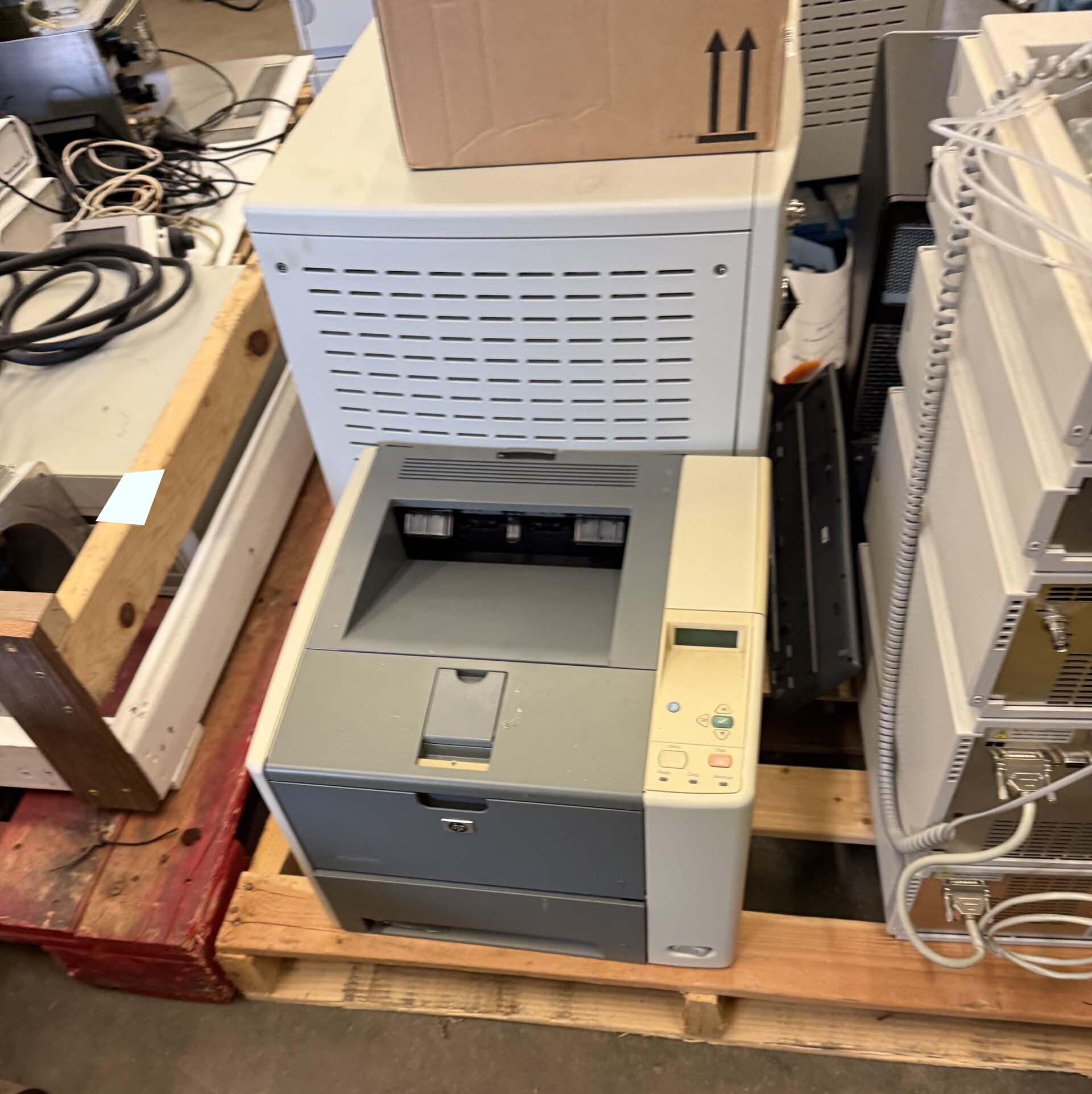 Photo Used AGILENT / HP / HEWLETT-PACKARD / KEYSIGHT 1200 / 1100 Series For Sale