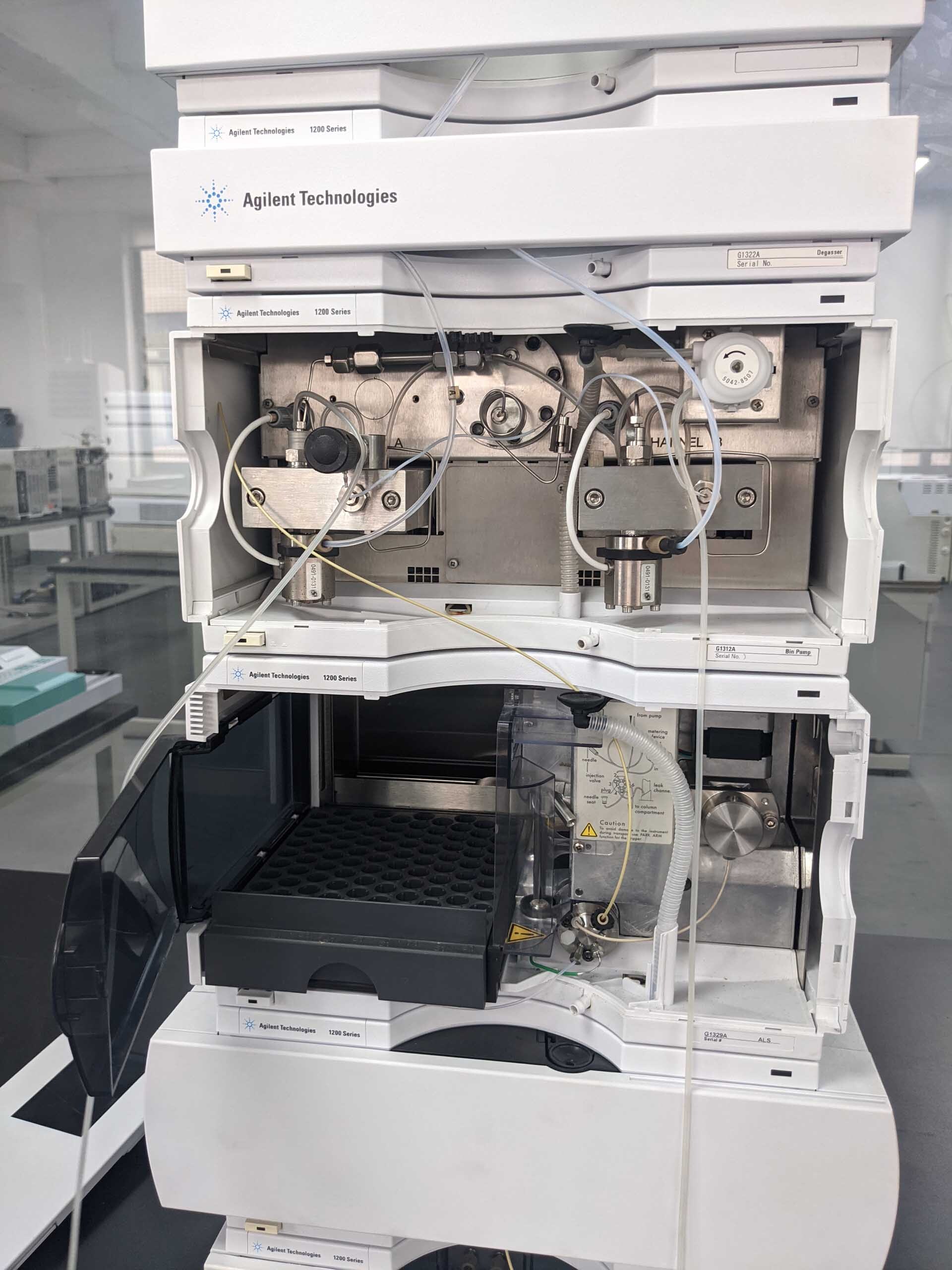 Photo Used AGILENT / HP / HEWLETT-PACKARD / KEYSIGHT 1260 II For Sale