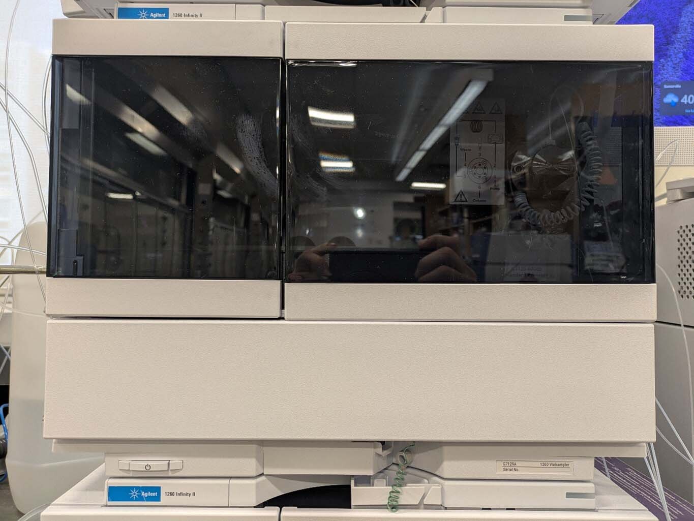 Photo Used AGILENT / HP / HEWLETT-PACKARD / KEYSIGHT 1260 Infinity II For Sale