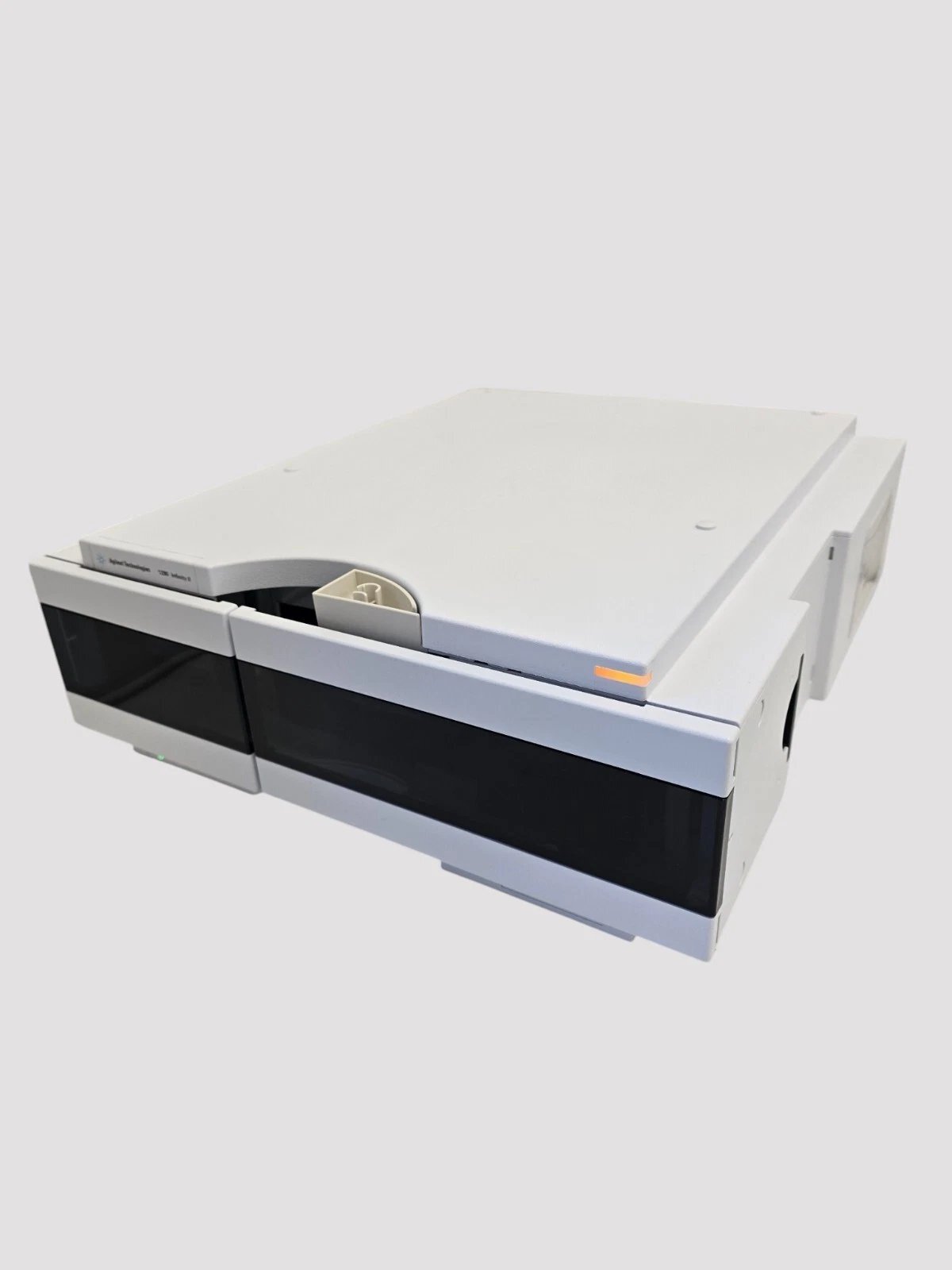 Photo Used AGILENT / HP / HEWLETT-PACKARD / KEYSIGHT 1260 Infinity II For Sale
