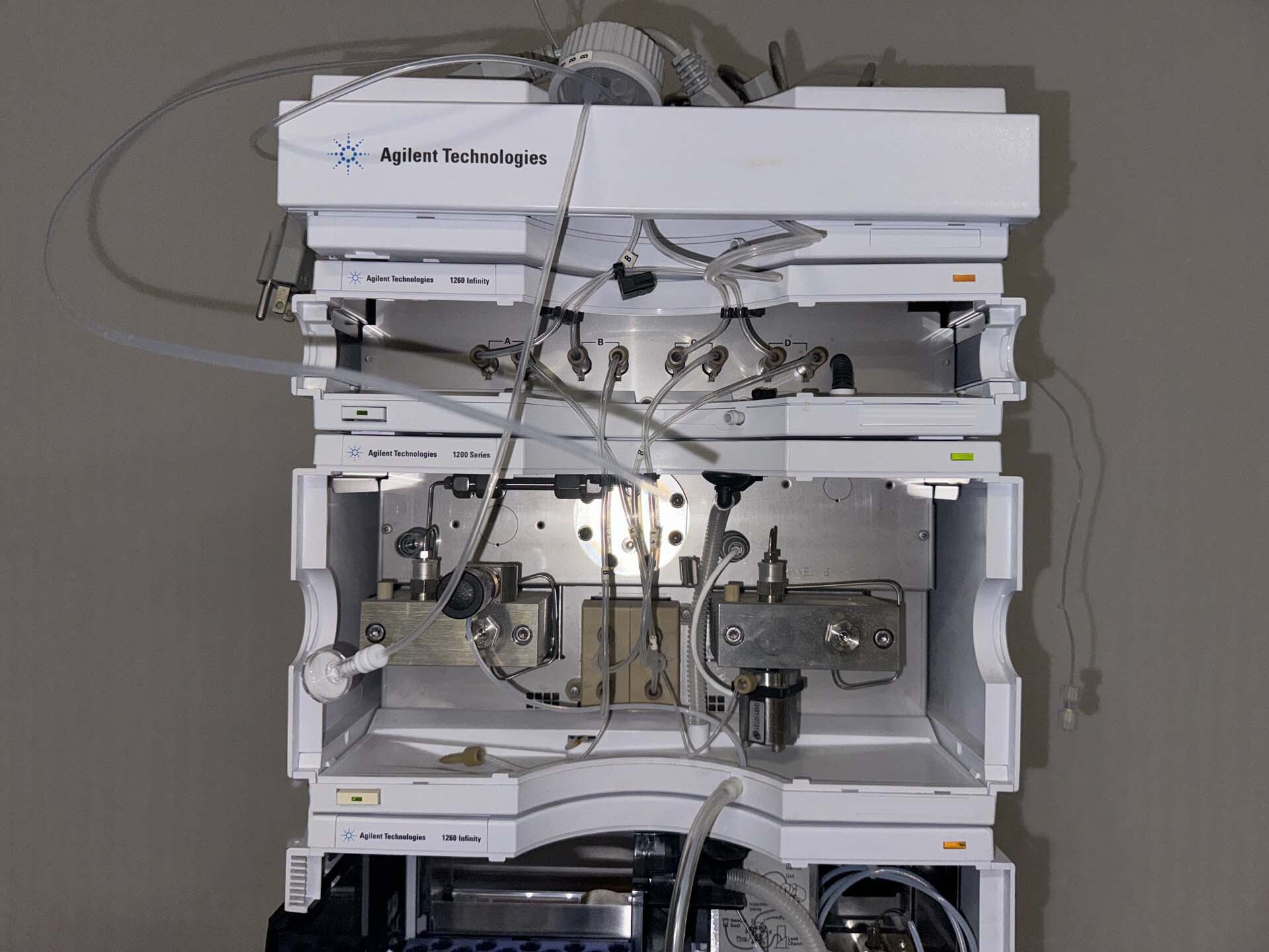 Foto Verwendet AGILENT / HP / HEWLETT-PACKARD / KEYSIGHT 1260 Infinity II Zum Verkauf