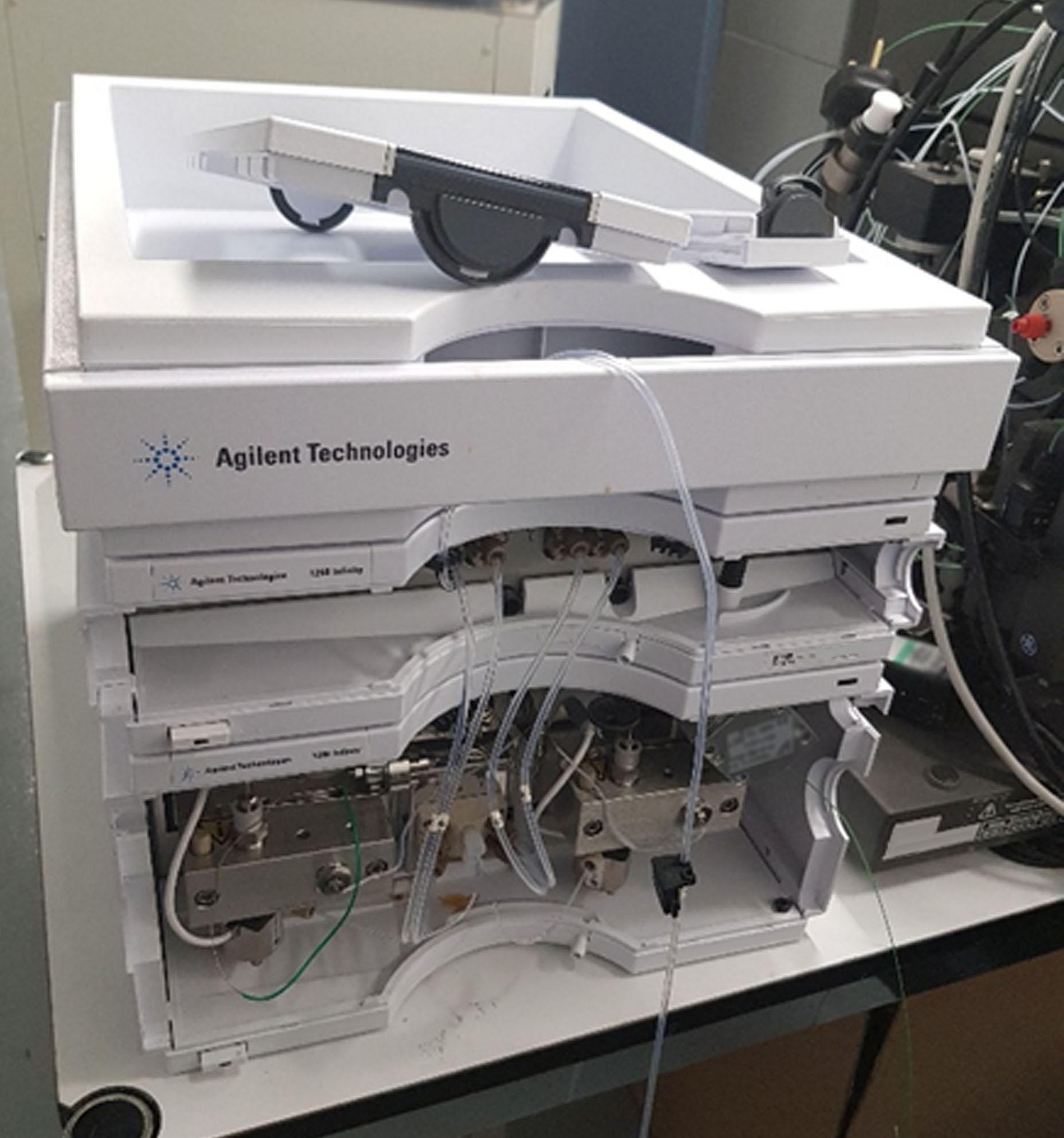 Photo Used AGILENT / HP / HEWLETT-PACKARD / KEYSIGHT 1260 Infinity For Sale