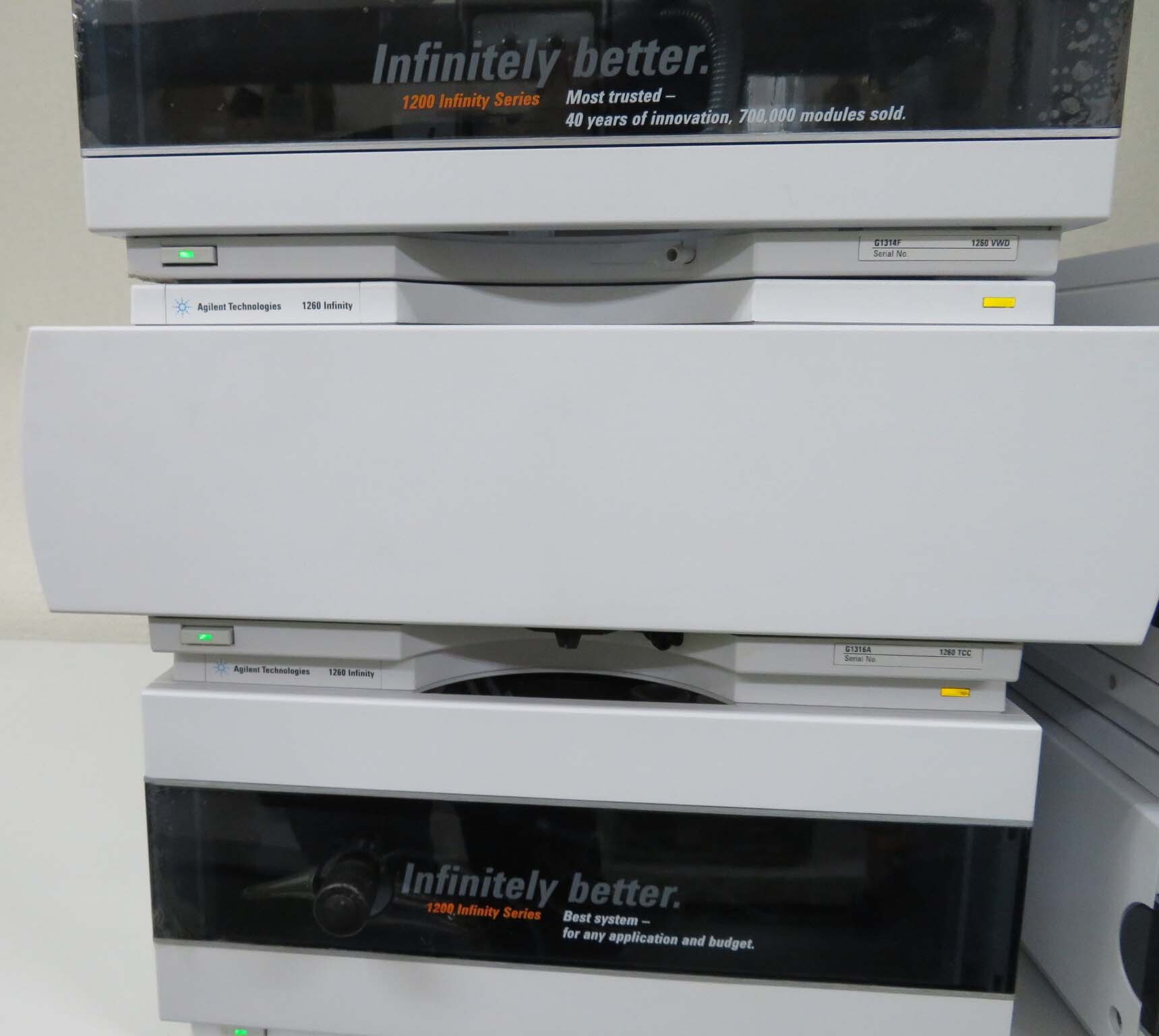 Photo Used AGILENT / HP / HEWLETT-PACKARD / KEYSIGHT 1260 Infinity For Sale