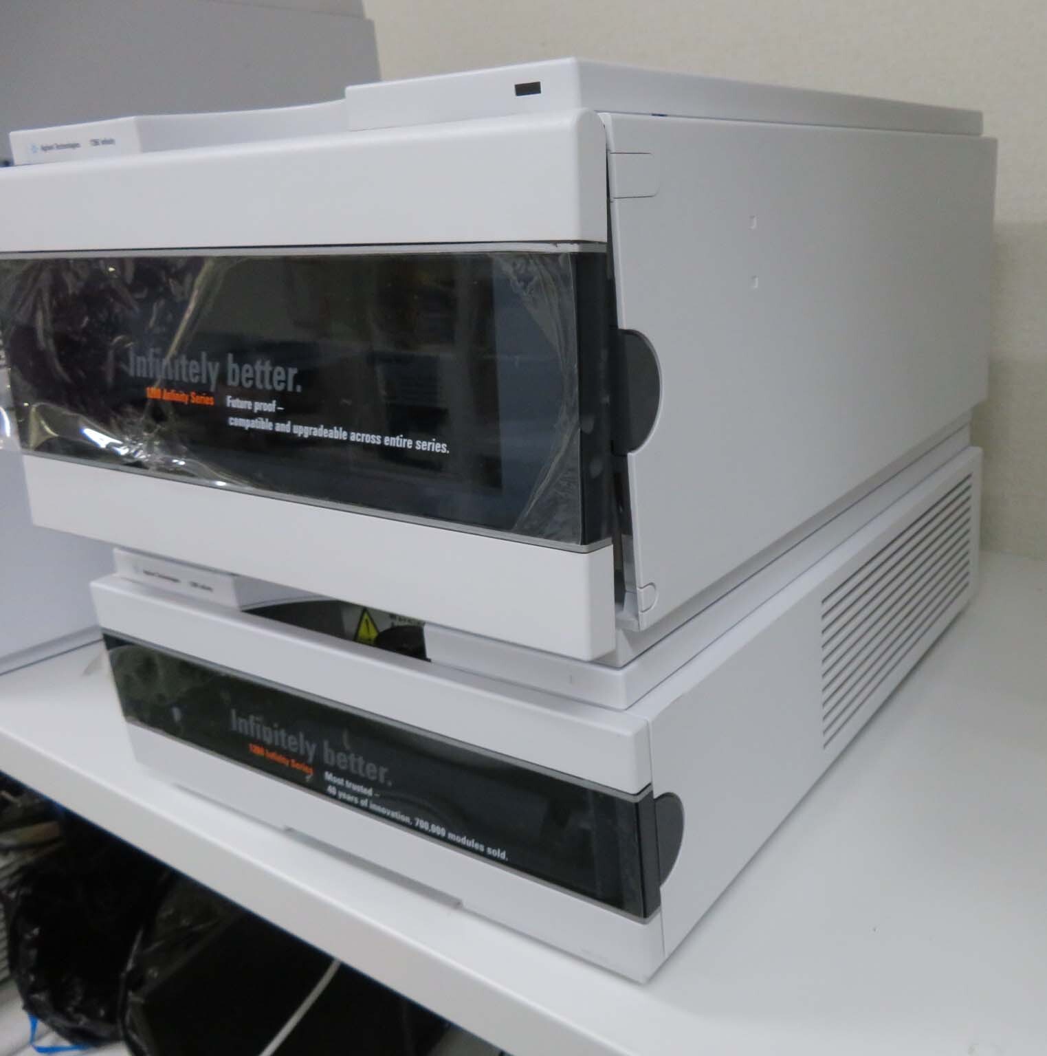 Photo Used AGILENT / HP / HEWLETT-PACKARD / KEYSIGHT 1260 Infinity For Sale