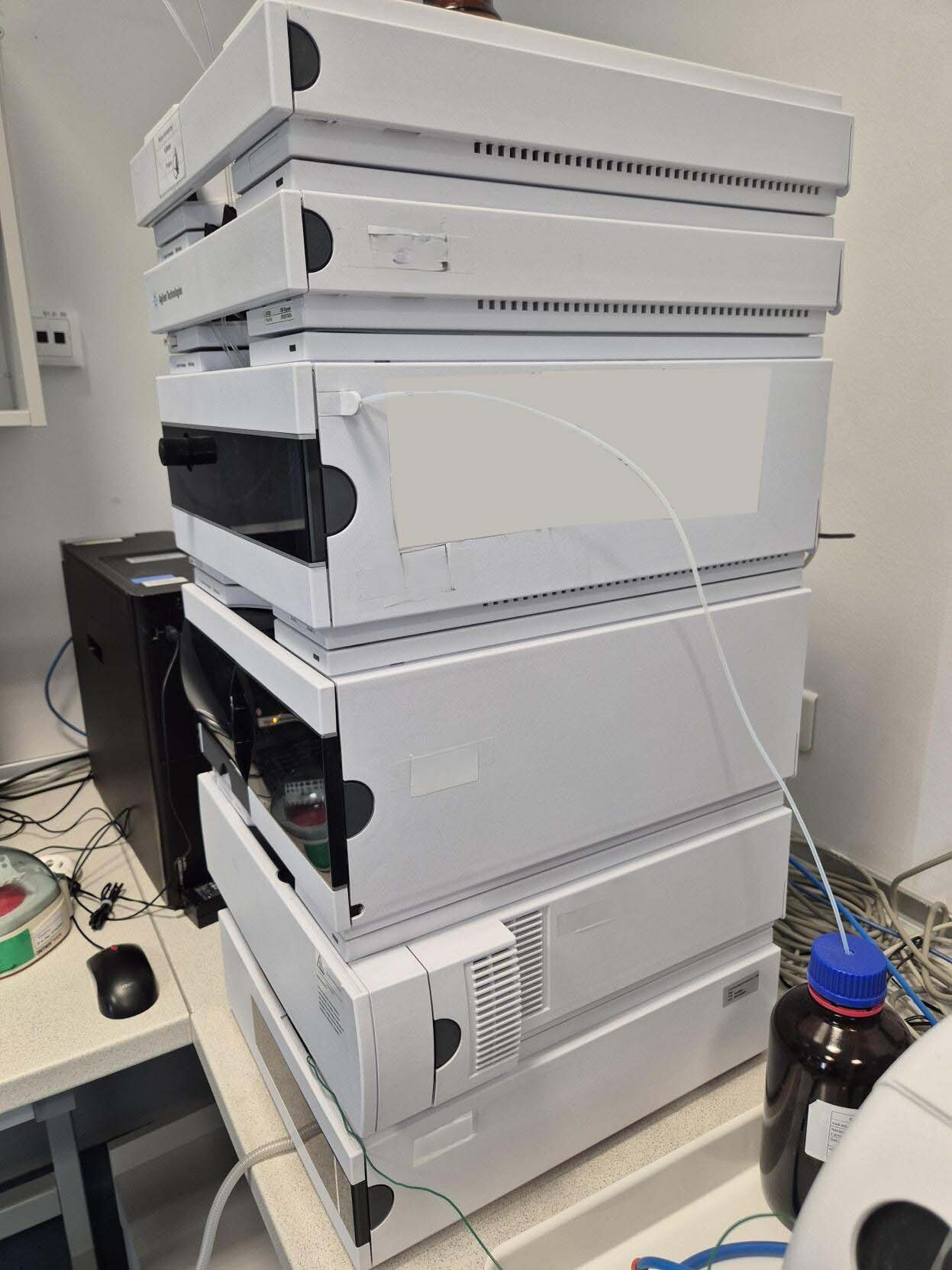 Photo Utilisé AGILENT / HP / HEWLETT-PACKARD / KEYSIGHT 1260 Series Infinity HPLC Stack À vendre
