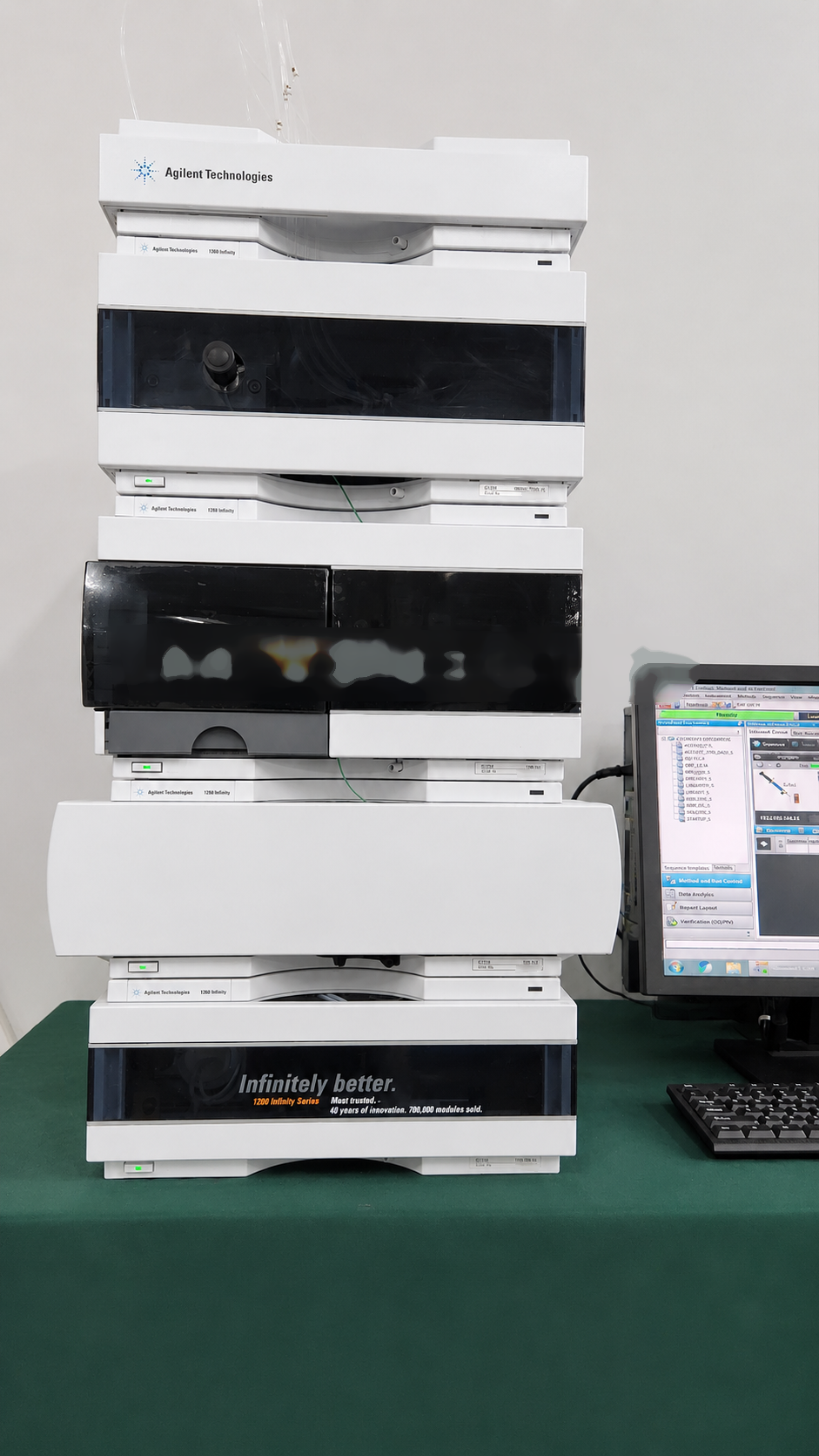 Photo Utilisé AGILENT / HP / HEWLETT-PACKARD / KEYSIGHT 1260 À vendre