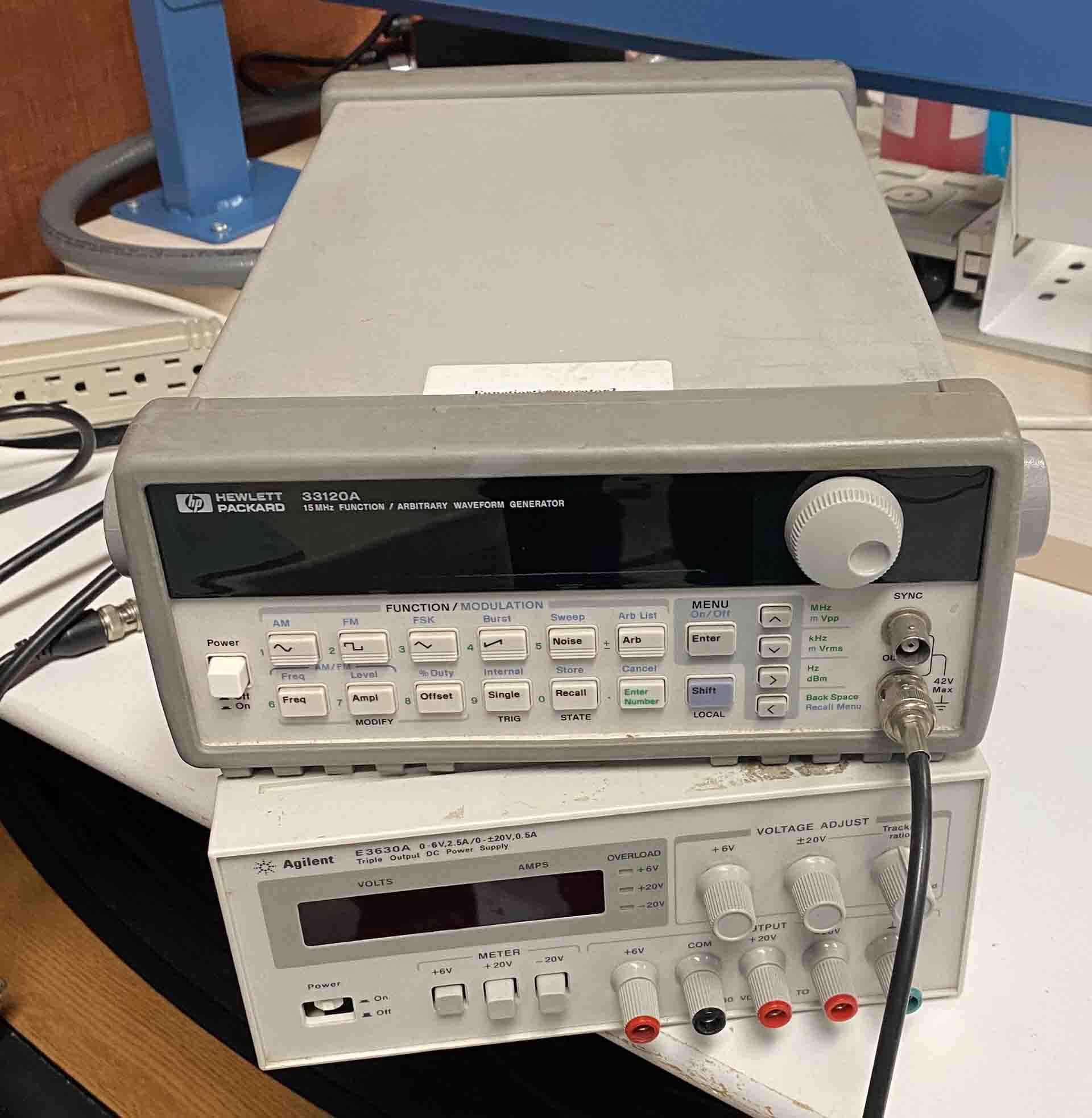 Photo Used AGILENT / HP / HEWLETT-PACKARD / KEYSIGHT 33120A For Sale