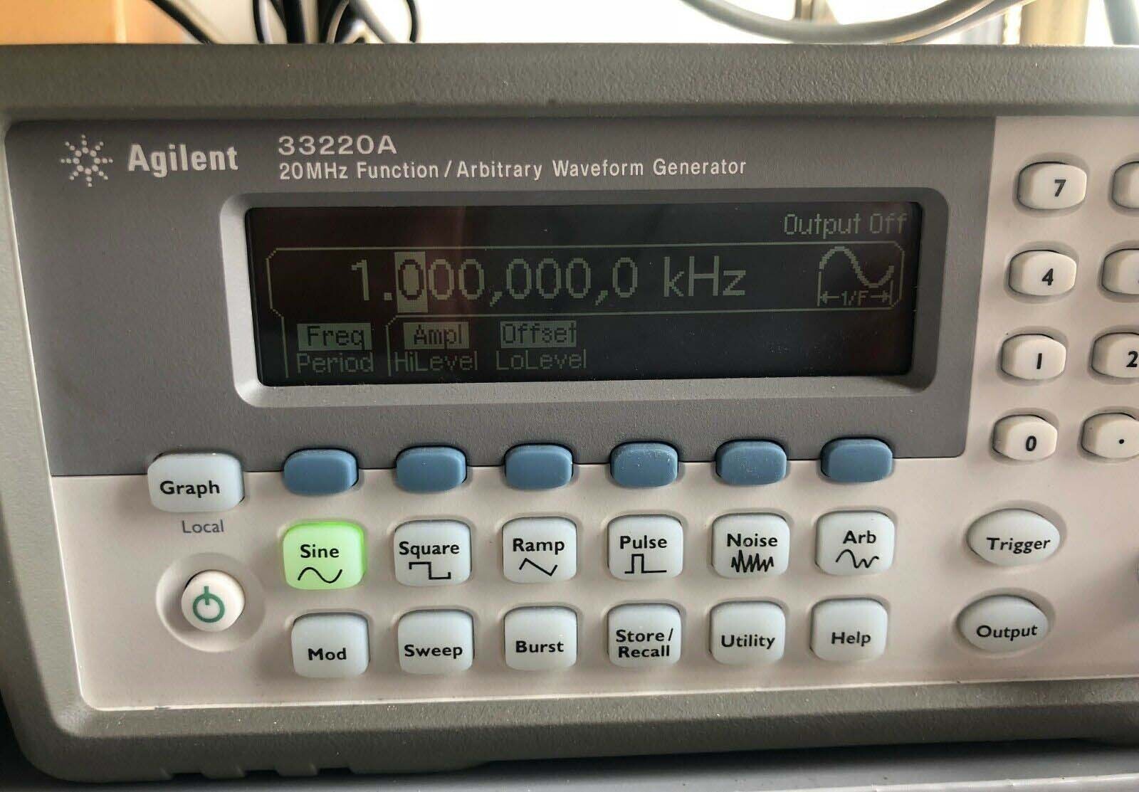 Foto Verwendet AGILENT / HP / HEWLETT-PACKARD / KEYSIGHT 33220A Zum Verkauf