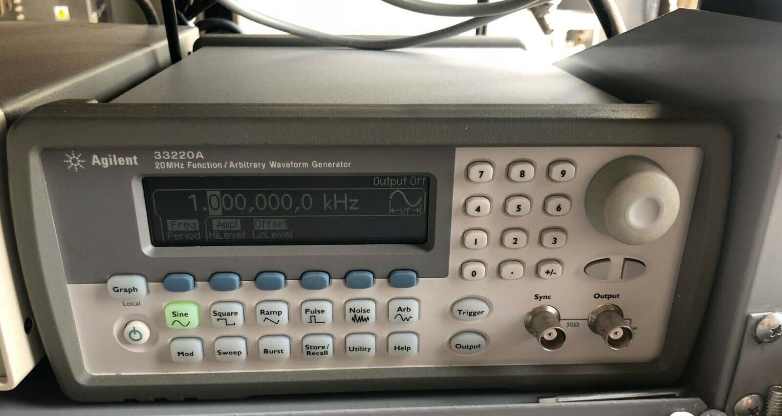 Foto Verwendet AGILENT / HP / HEWLETT-PACKARD / KEYSIGHT 33220A Zum Verkauf