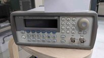 フォト（写真） 使用される AGILENT / HP / HEWLETT-PACKARD / KEYSIGHT 33220A 販売のために