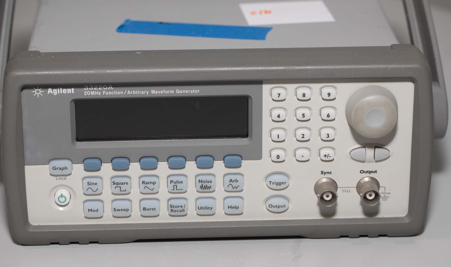 Photo Used AGILENT / HP / HEWLETT-PACKARD / KEYSIGHT 33220A For Sale