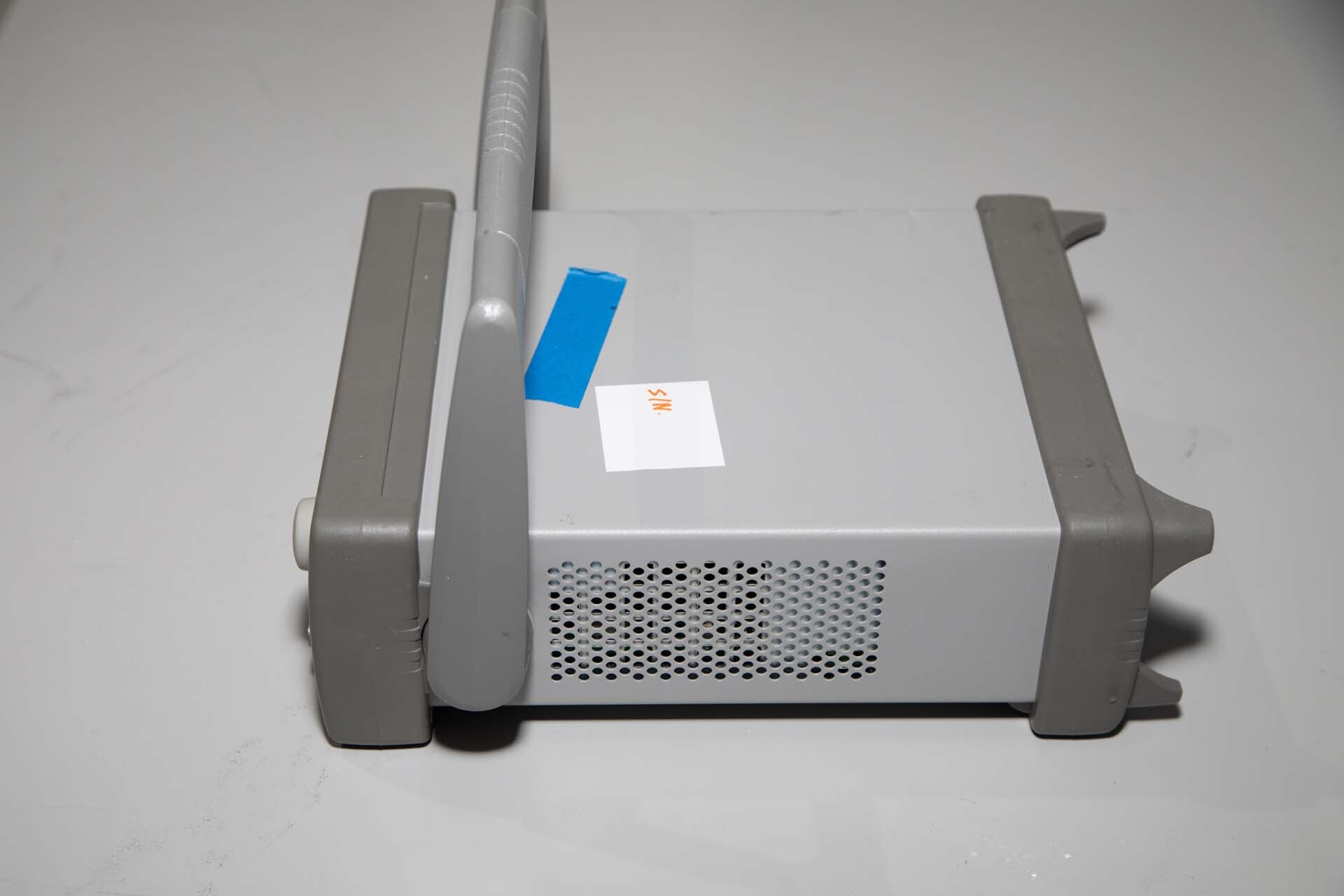 Photo Used AGILENT / HP / HEWLETT-PACKARD / KEYSIGHT 33220A For Sale