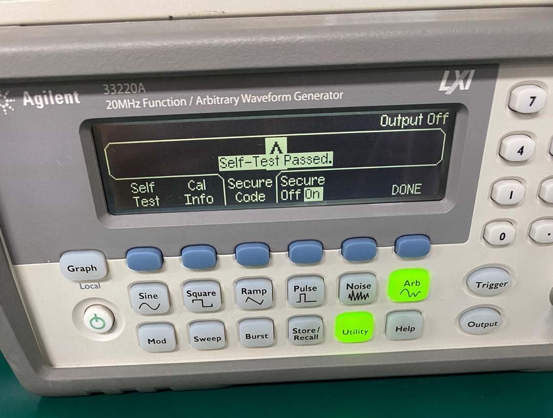 Photo Used AGILENT / HP / HEWLETT-PACKARD / KEYSIGHT 33220A For Sale