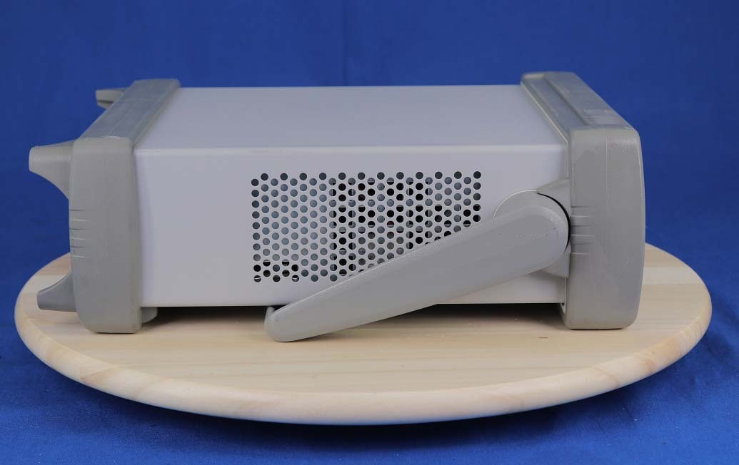Photo Used AGILENT / HP / HEWLETT-PACKARD / KEYSIGHT 33220A For Sale