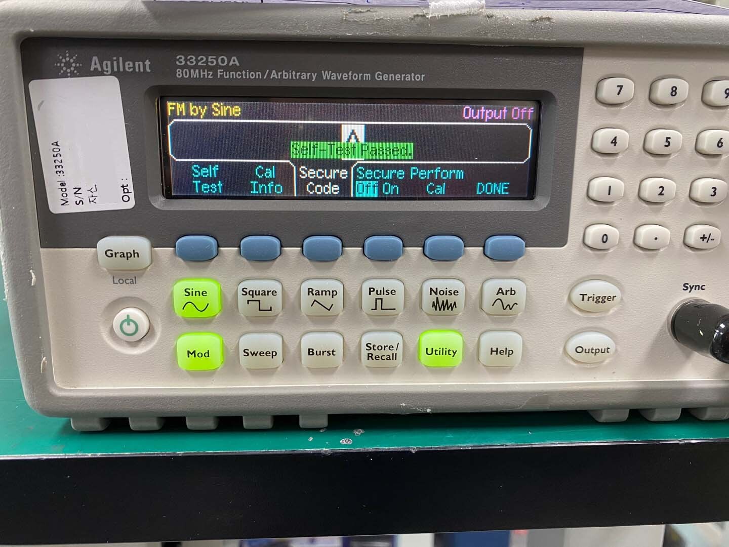 Photo Utilisé AGILENT / HP / HEWLETT-PACKARD / KEYSIGHT 33250A À vendre