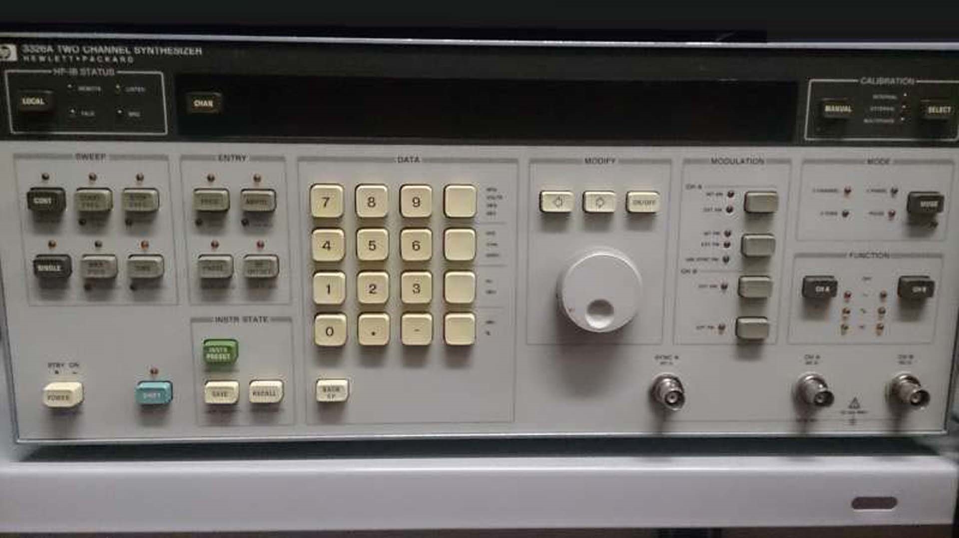 Photo Utilisé AGILENT / HP / HEWLETT-PACKARD / KEYSIGHT 3326A À vendre