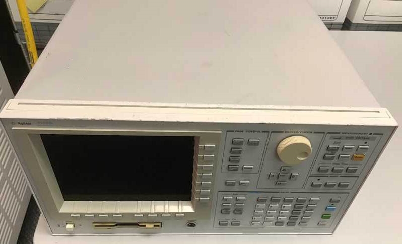 フォト（写真） 使用される AGILENT / HP / HEWLETT-PACKARD / KEYSIGHT 4155B 販売のために