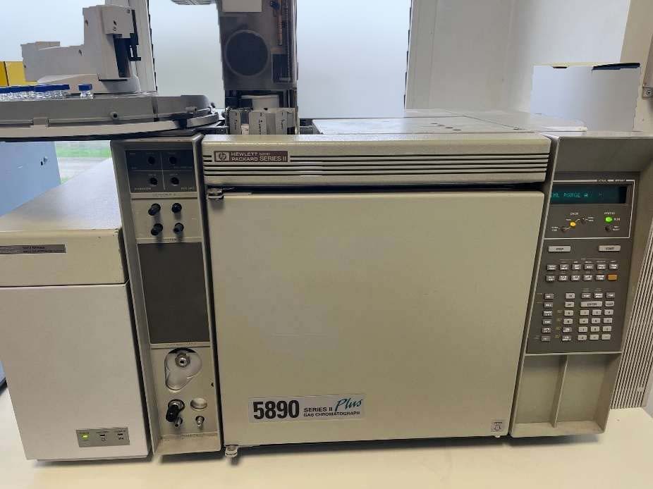 Photo Used AGILENT / HP / HEWLETT-PACKARD / KEYSIGHT 5890 II For Sale